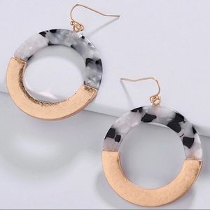Matte Gold & Gray Circle Resin Earrings